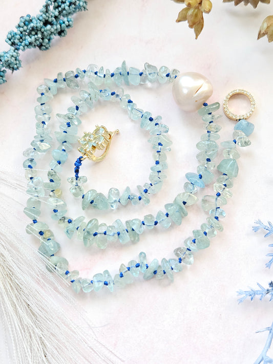 Aquamarine Chip Necklace with Pink Edison Pearl – Hand-Knotted Silk, Gold-Plated Zirconia Clasp
