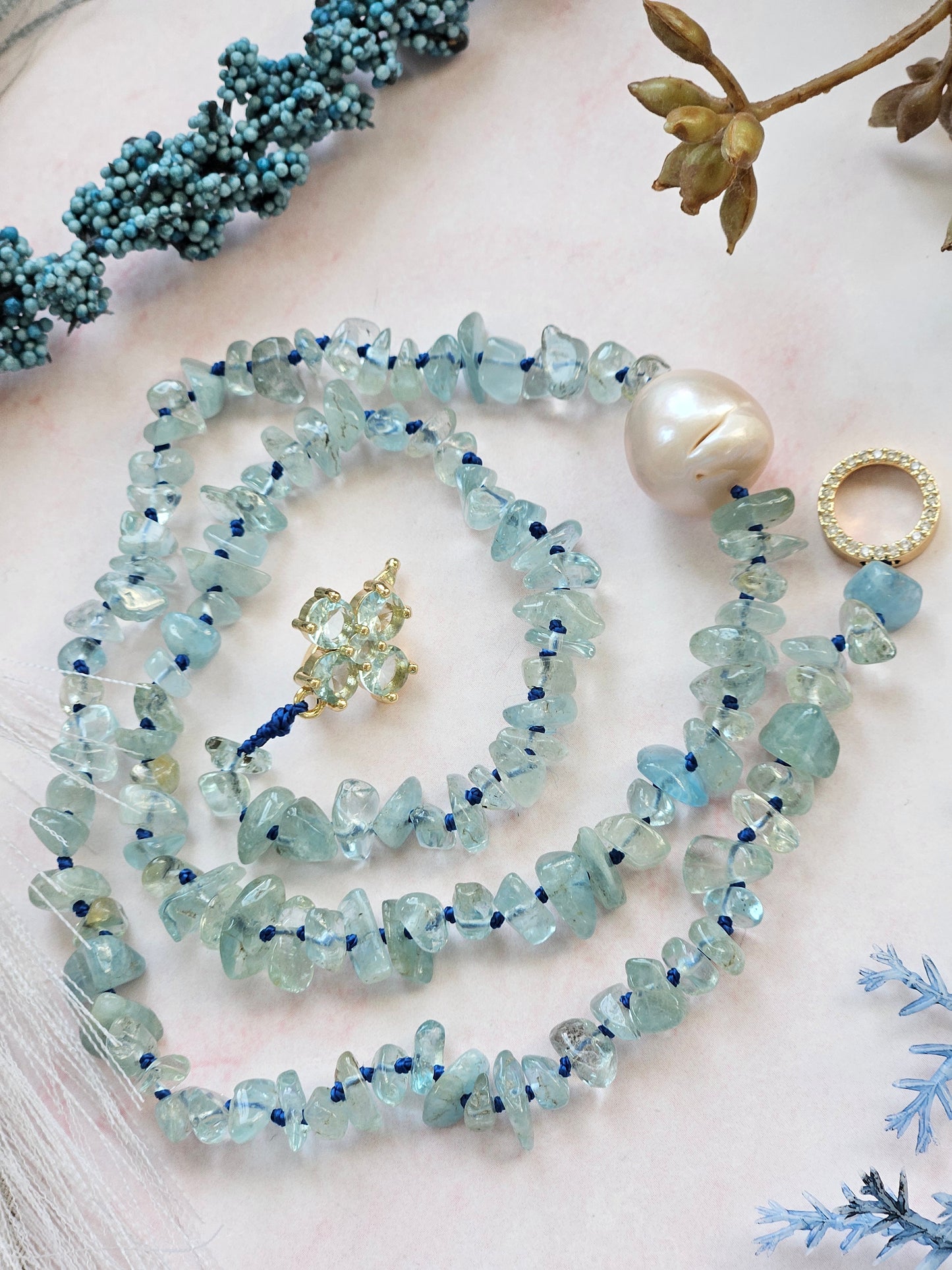 Aquamarine Chip Necklace with Pink Edison Pearl – Hand-Knotted Silk, Gold-Plated Zirconia Clasp