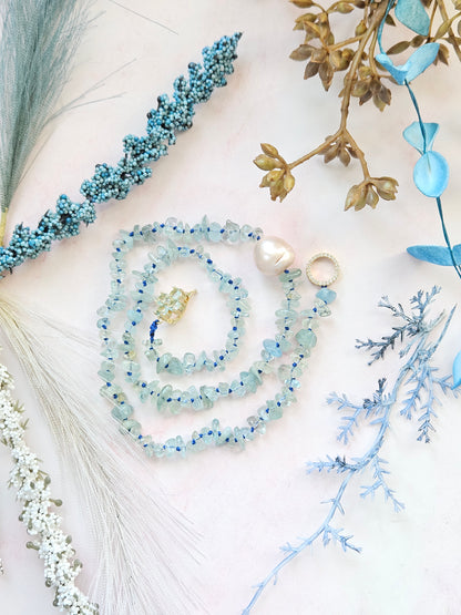Aquamarine Chip Necklace with Pink Edison Pearl – Hand-Knotted Silk, Gold-Plated Zirconia Clasp
